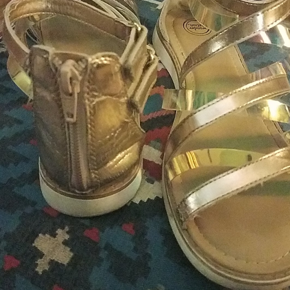 Sandles - Picture 3 of 3